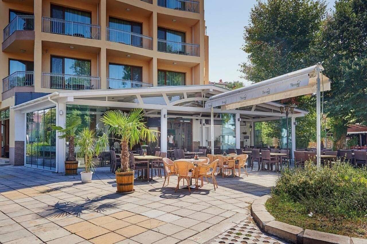 Paradise Hotel & Relax Center Pomorie Exterior photo