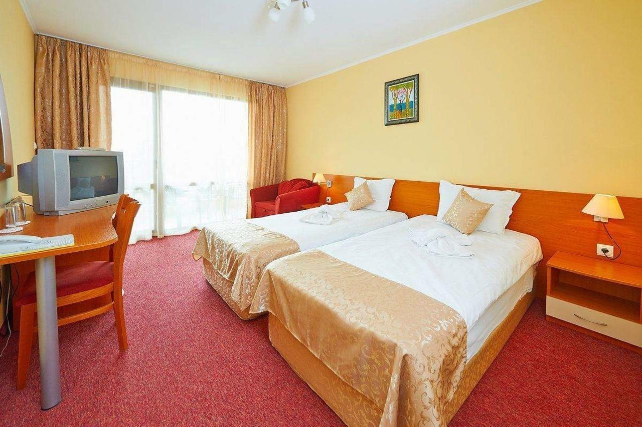 Paradise Hotel & Relax Center Pomorie Exterior photo