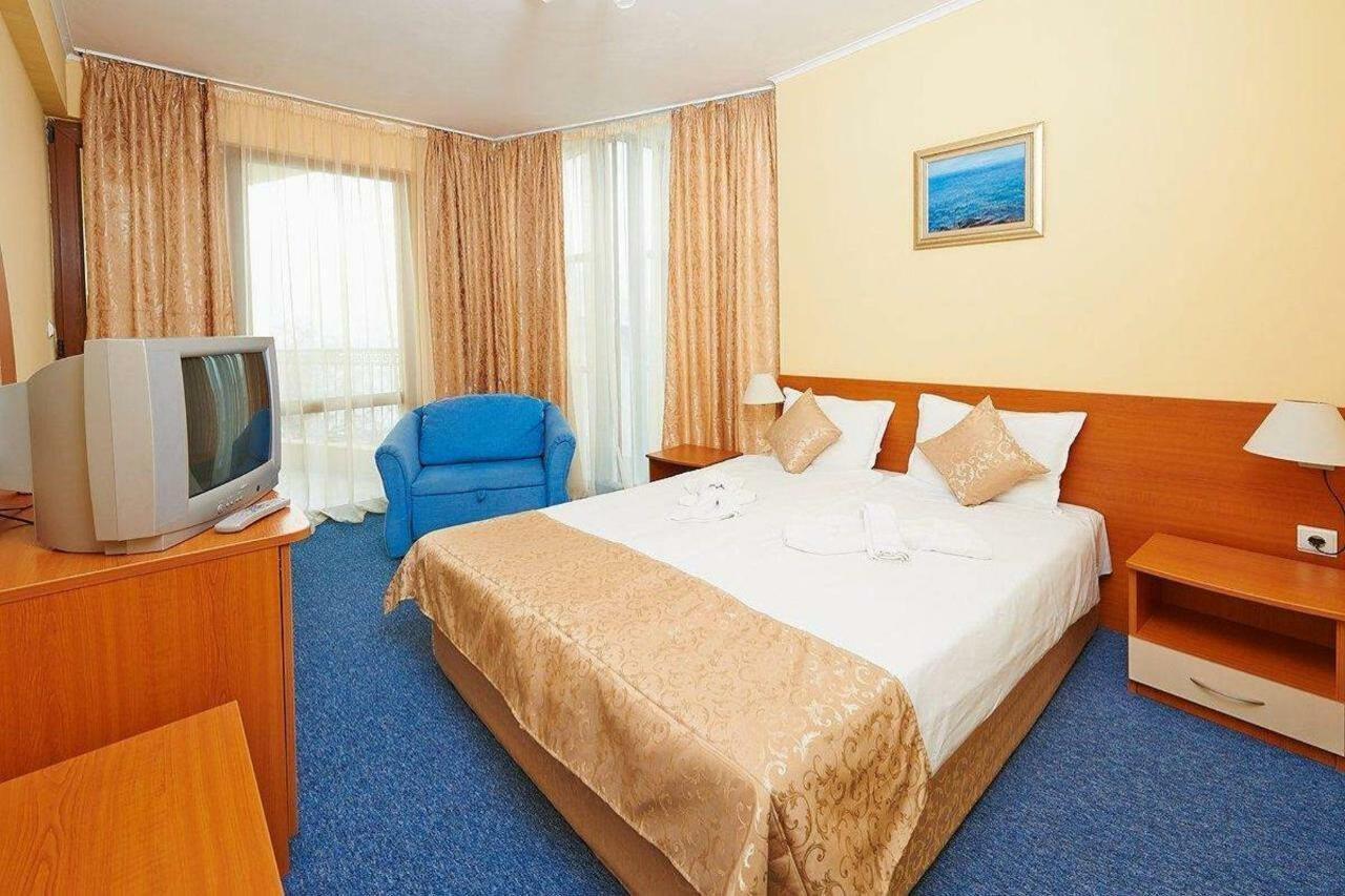 Paradise Hotel & Relax Center Pomorie Exterior photo