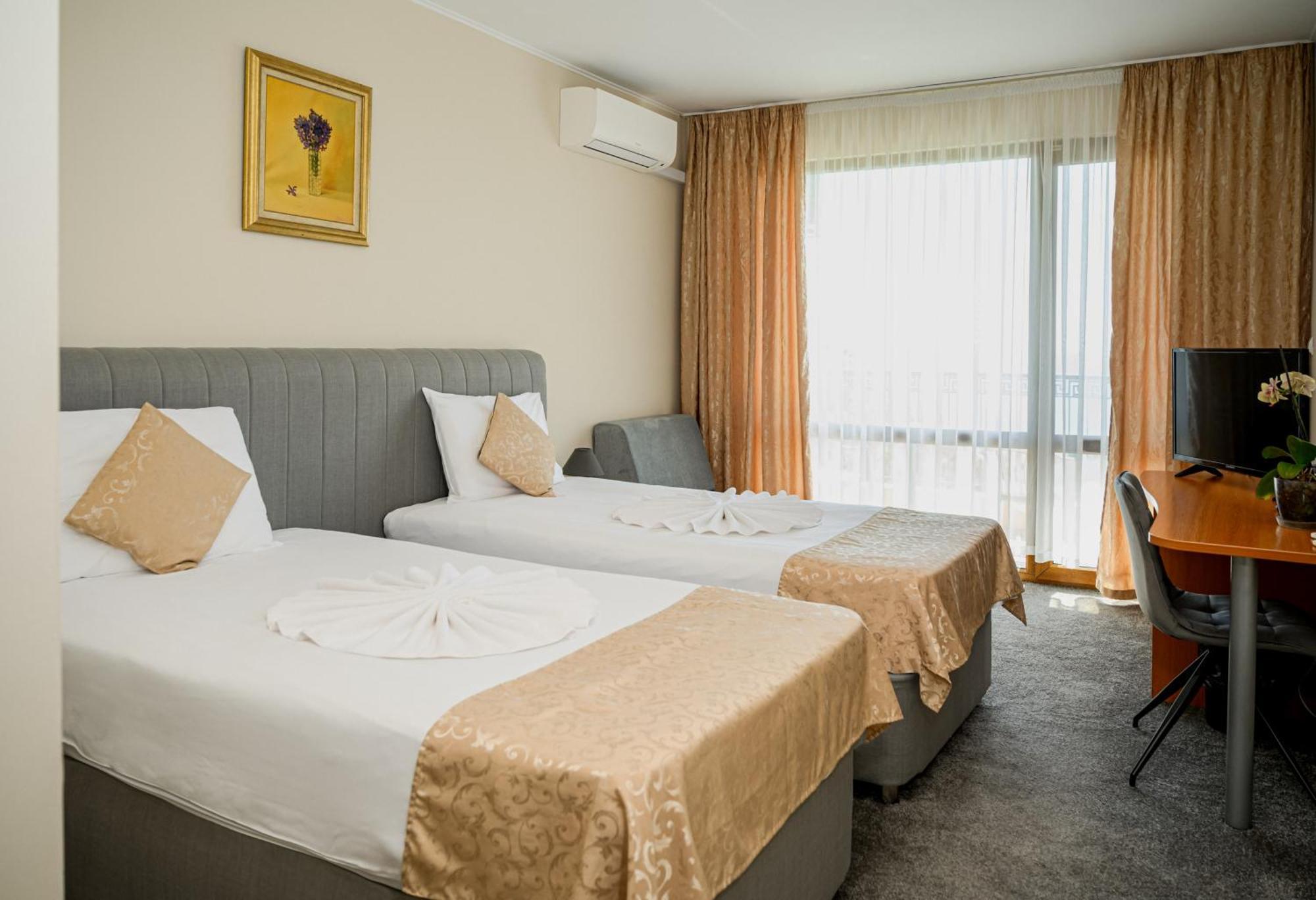 Paradise Hotel & Relax Center Pomorie Exterior photo