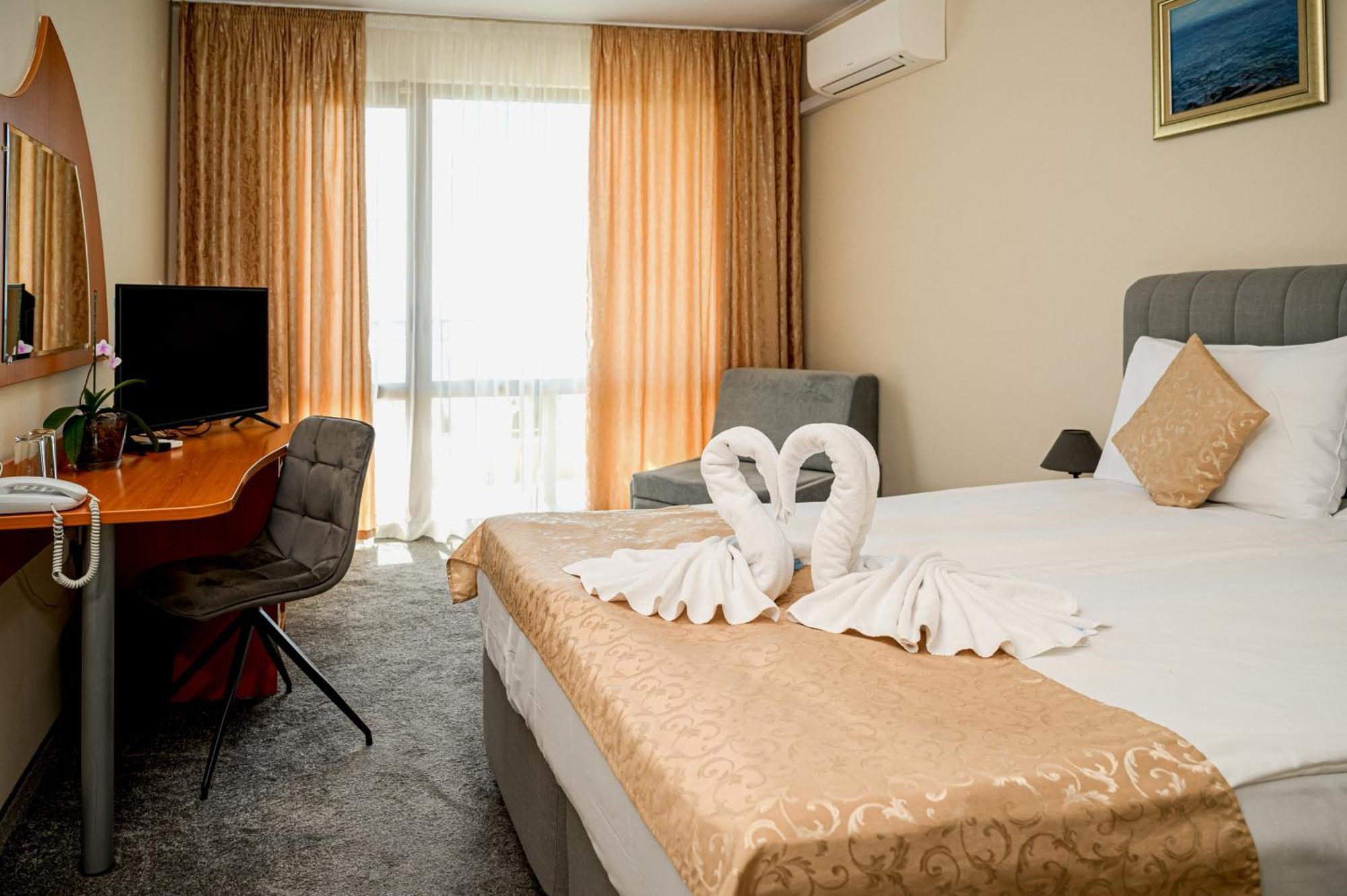 Paradise Hotel & Relax Center Pomorie Exterior photo