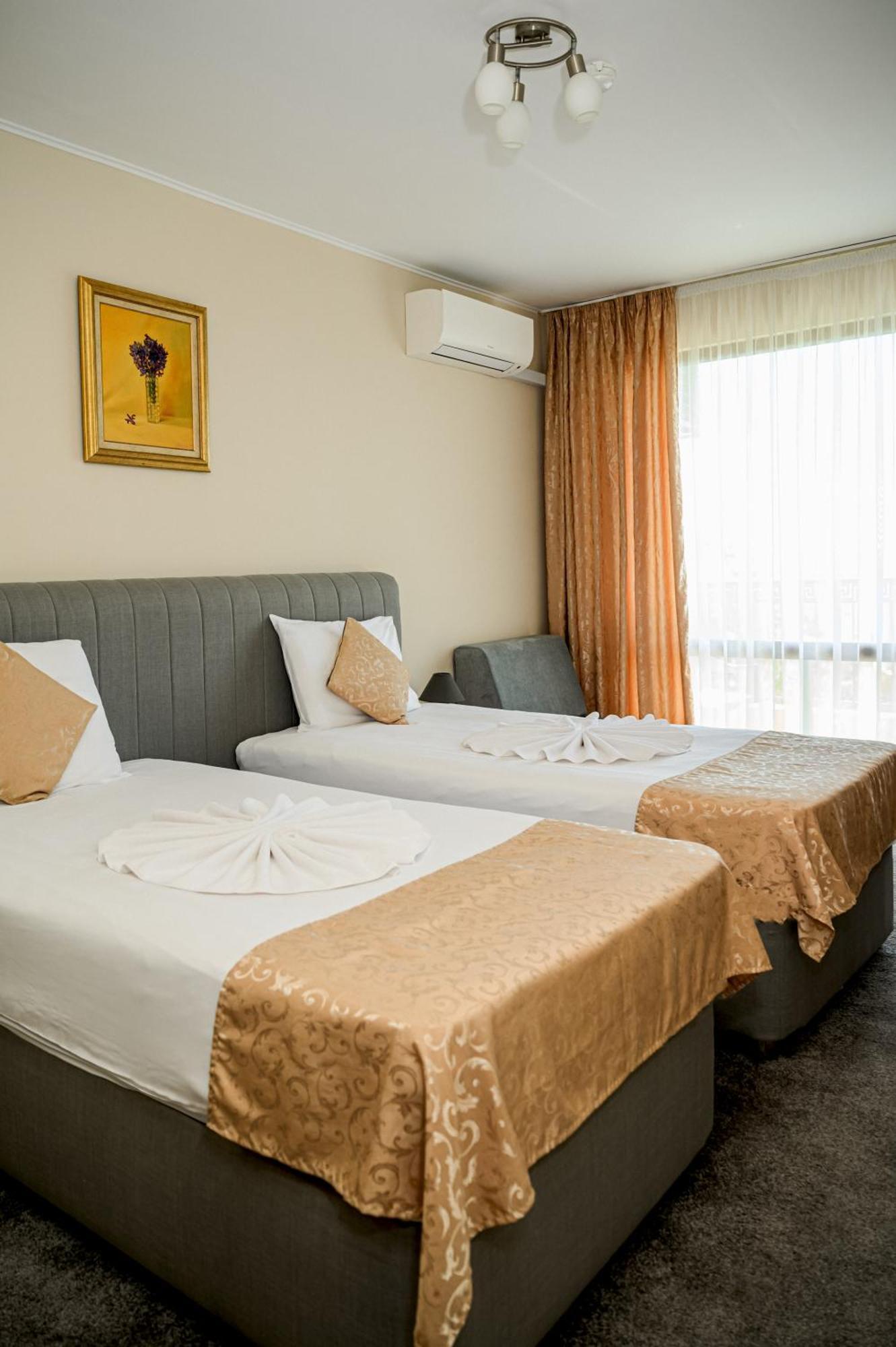 Paradise Hotel & Relax Center Pomorie Exterior photo