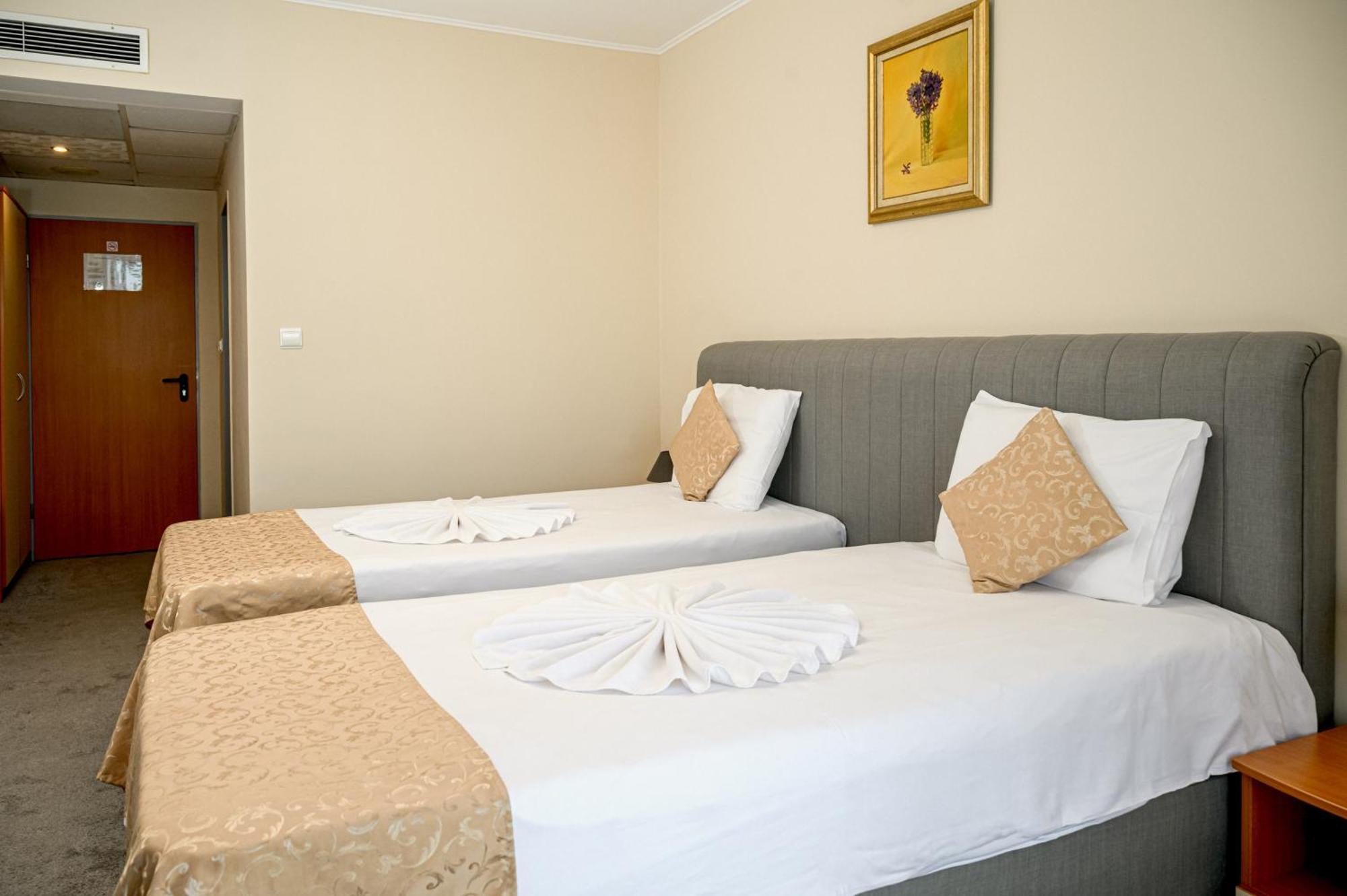 Paradise Hotel & Relax Center Pomorie Exterior photo