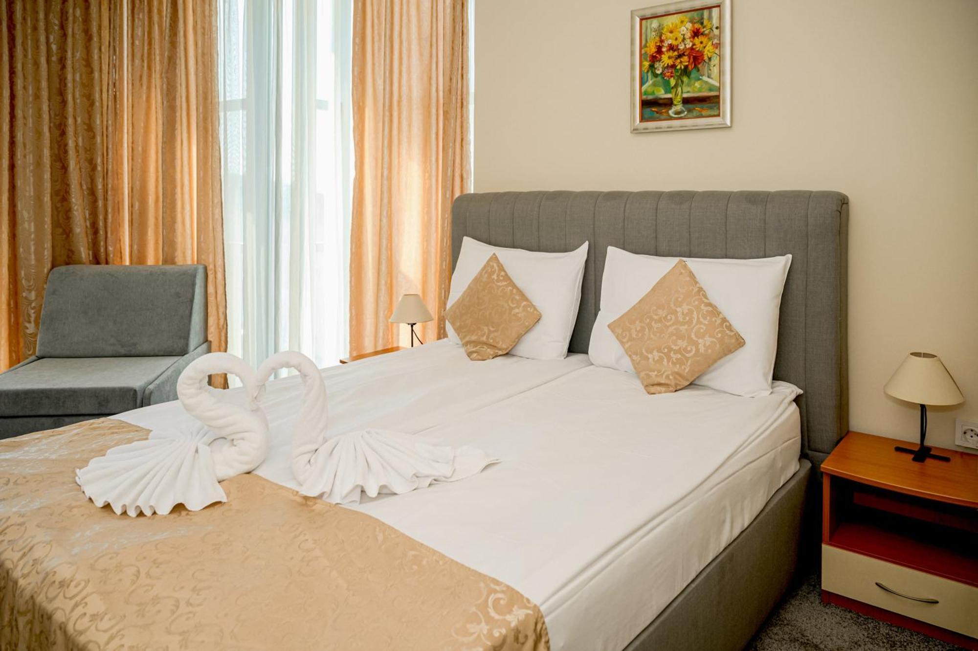 Paradise Hotel & Relax Center Pomorie Exterior photo